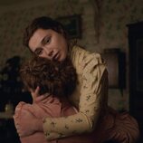 Florence Pugh en 1x04 titulado 'Kate' de 'Al este del Edén'