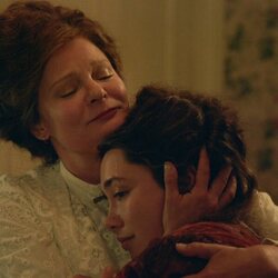 Martha Plimpton y Florence Pugh en la temporada 1 y el capítulo 04 de 'Al este del Edén'