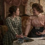 Martha Plimpton y Florence Pugh en 1x04 titulado 'Kate' de 'Al este del Edén'