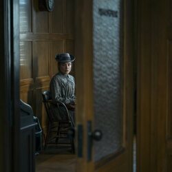 Florence Pugh en 'Kate' de 'Al este del Edén'