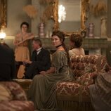 Escena de Florence Pugh en el 1x04 de 'Al este del Edén'