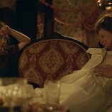 Martha Plimpton y Florence Pugh en 1x04 'Kate' de 'Al este del Edén'