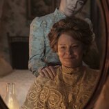Florence Pugh y Martha Plimpton en el 1x04 de 'East of Eden'