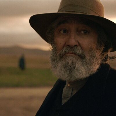 Ciarán Hinds en 'Partida' de 'Al este del Edén'