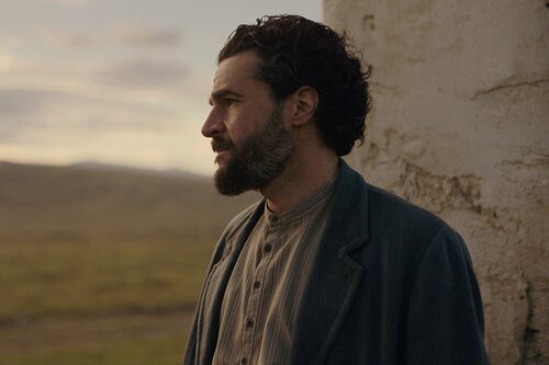 Momento de Christopher Abbott en el 1x05 de 'Al este del Edén'