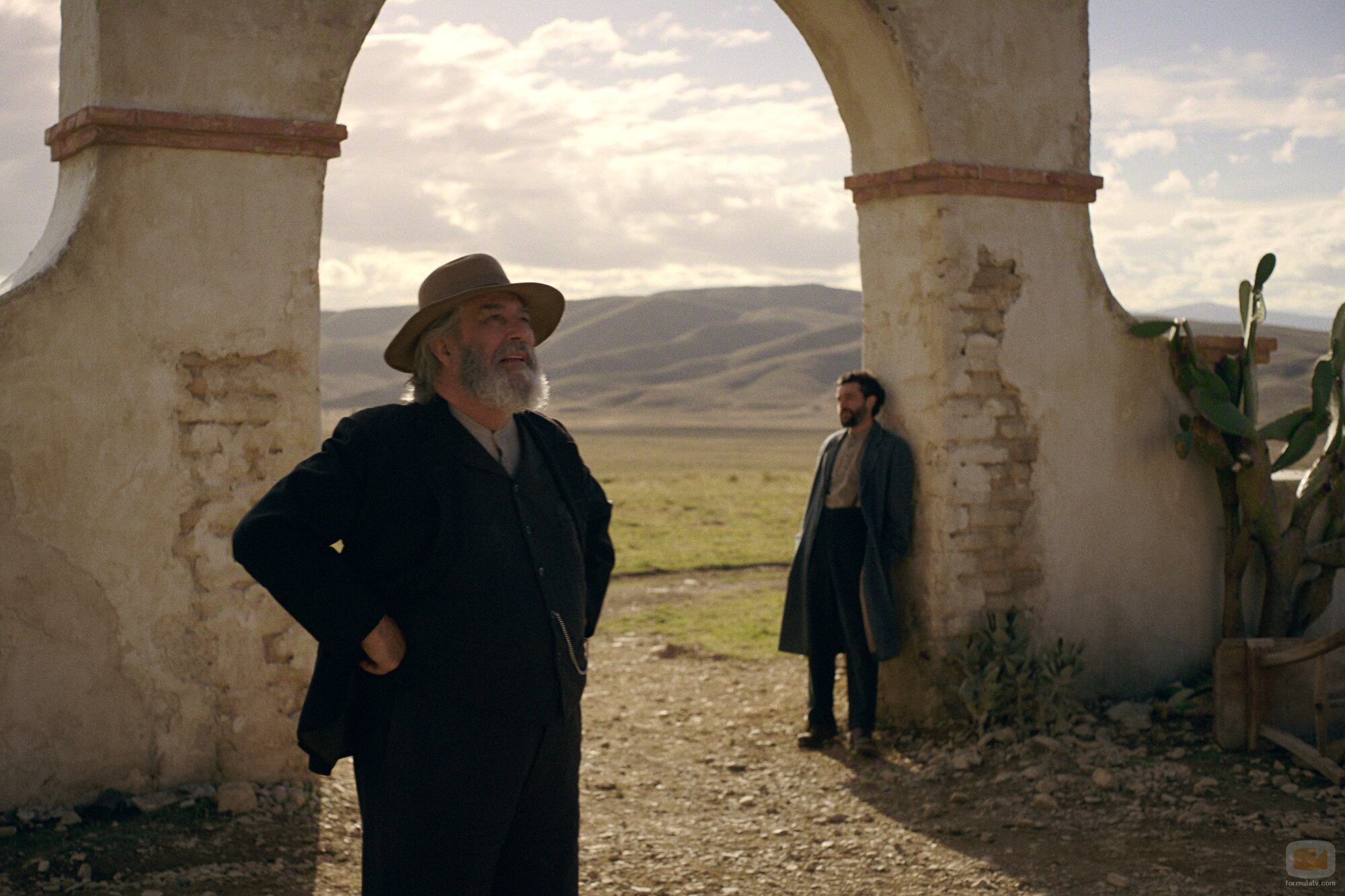 Christopher Abbott y Ciarán Hinds en 1x05 'Partida' de 'Al este del Edén'