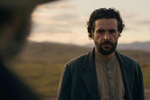 Promocional de Christopher Abbott en 'Partida' de 'East of Eden'