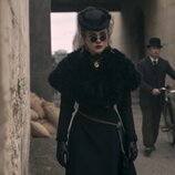 Florence Pugh en 1x06 titulado 'El gran intento' de 'Al este del Edén'