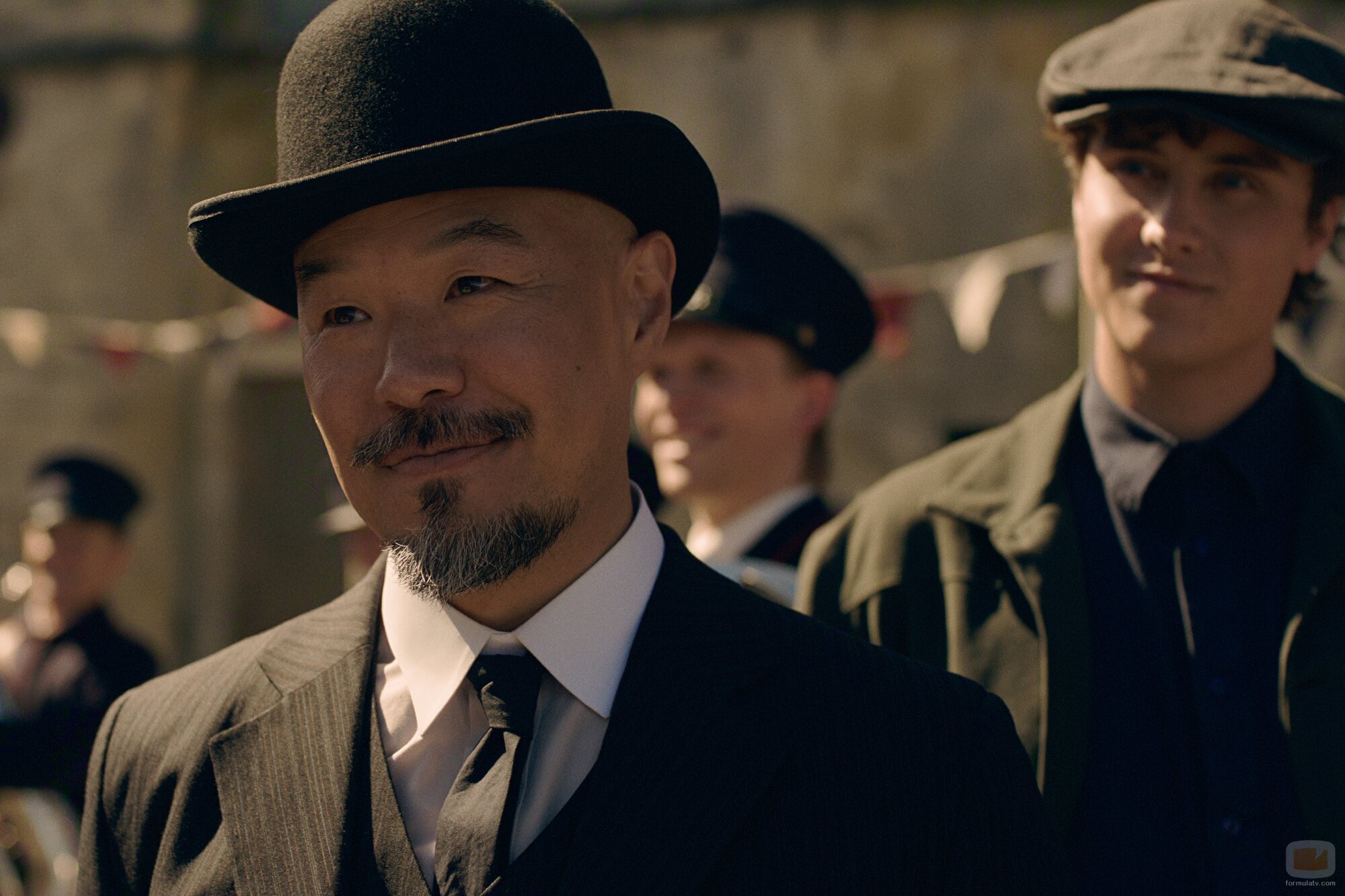 Hoon Lee y Joseph Zada en 1x06 titulado 'El gran intento' de 'Al este del Edén'
