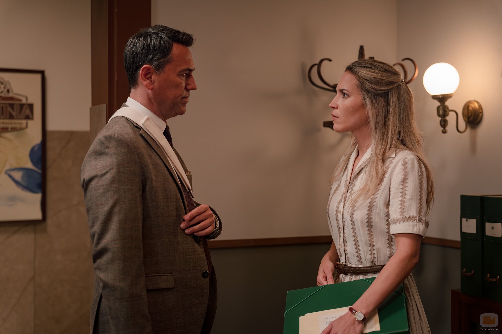 Oriol Tarrasón y Ana Carlota Fernández en 'Viernes 2 de octubre de 2026' de 'Sueños de libertad'