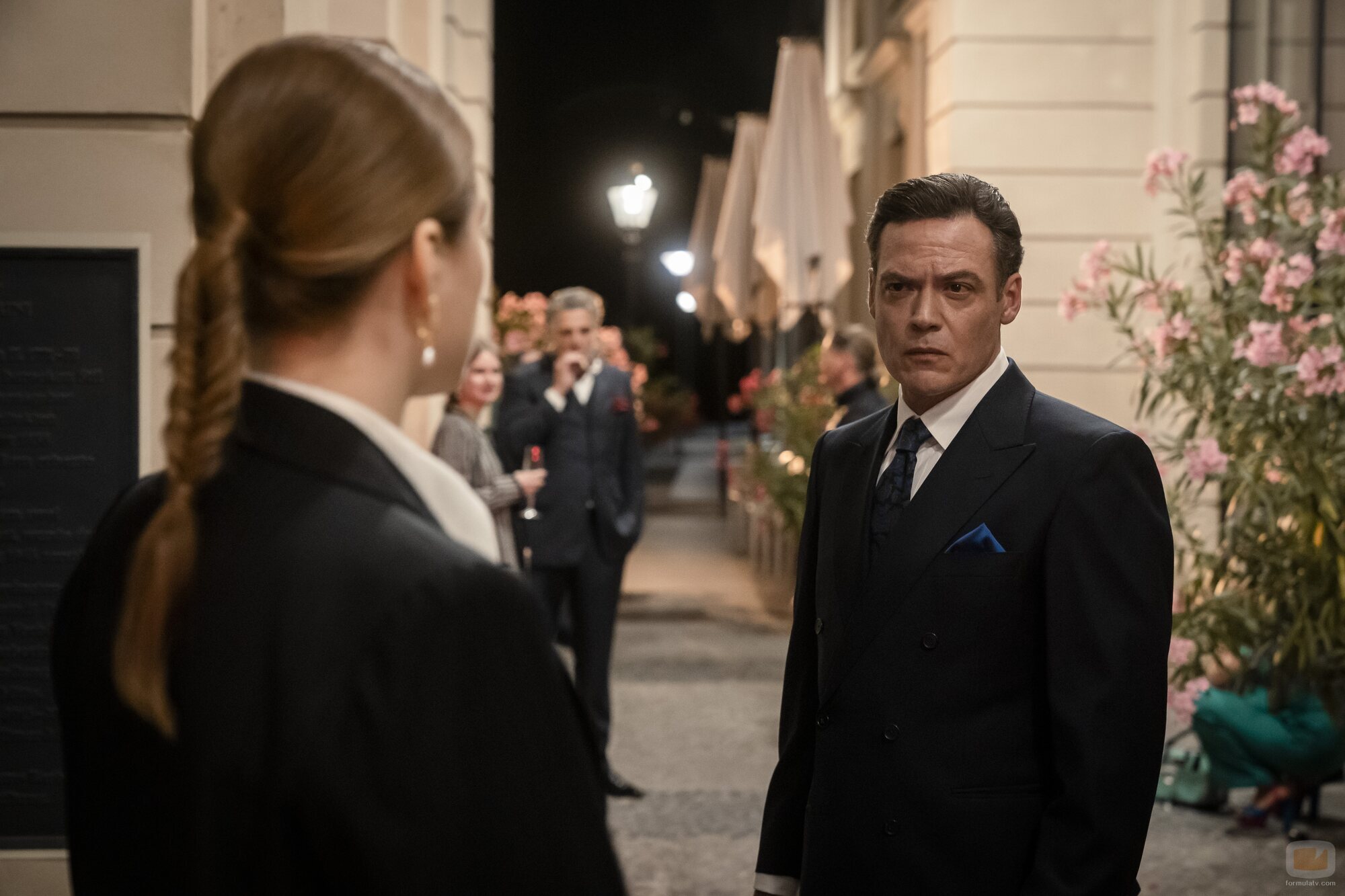 Fedja van Huêt en 1x04 'El momento de la verdad' de 'Maxton Hall: Un mundo entre nosotros'