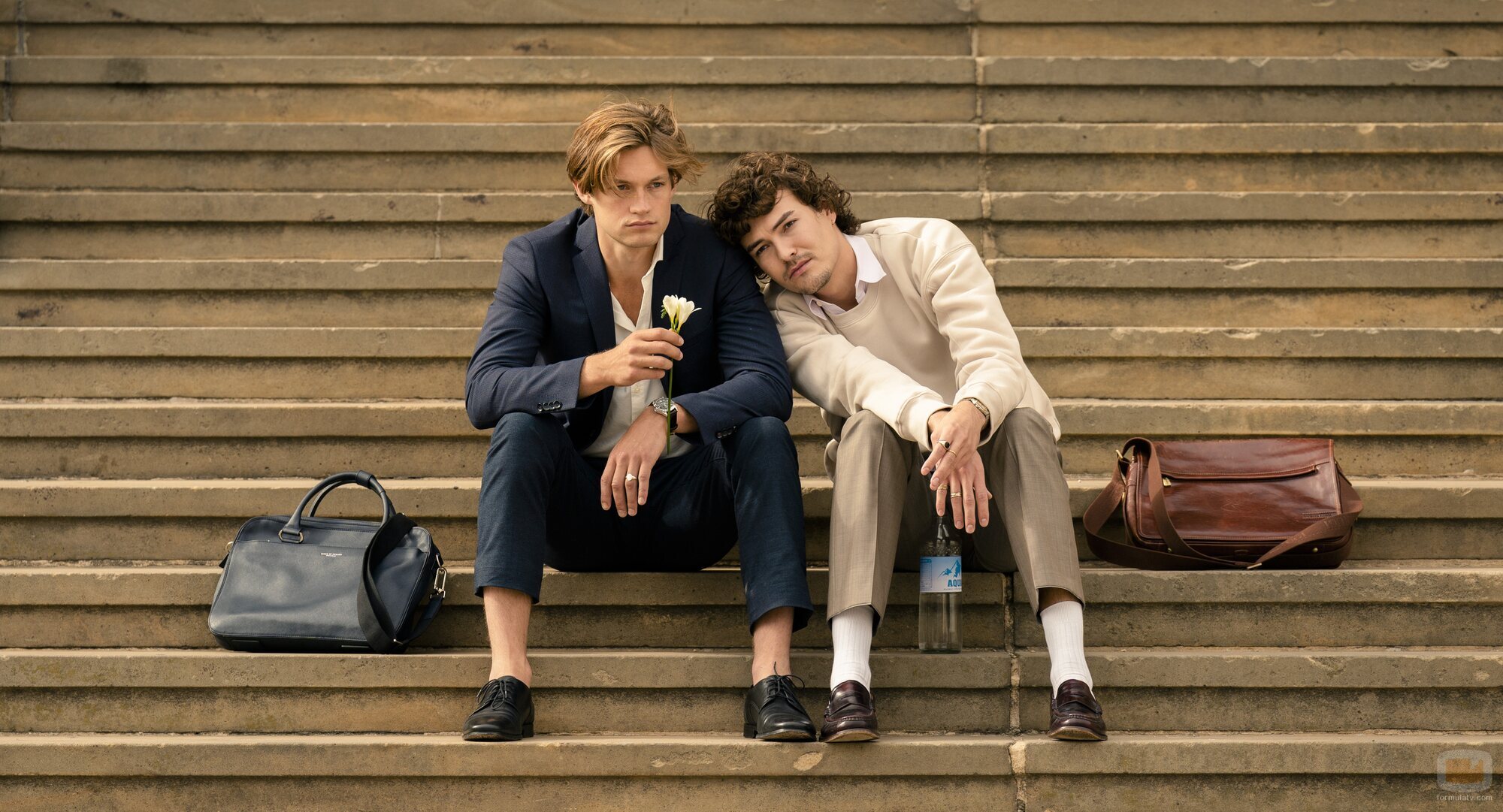 Damian Hardung y Justus Riesner en 1x06 titulado 'Un pedazo de felicidad' de 'Maxton Hall: Un mundo entre nosotros'