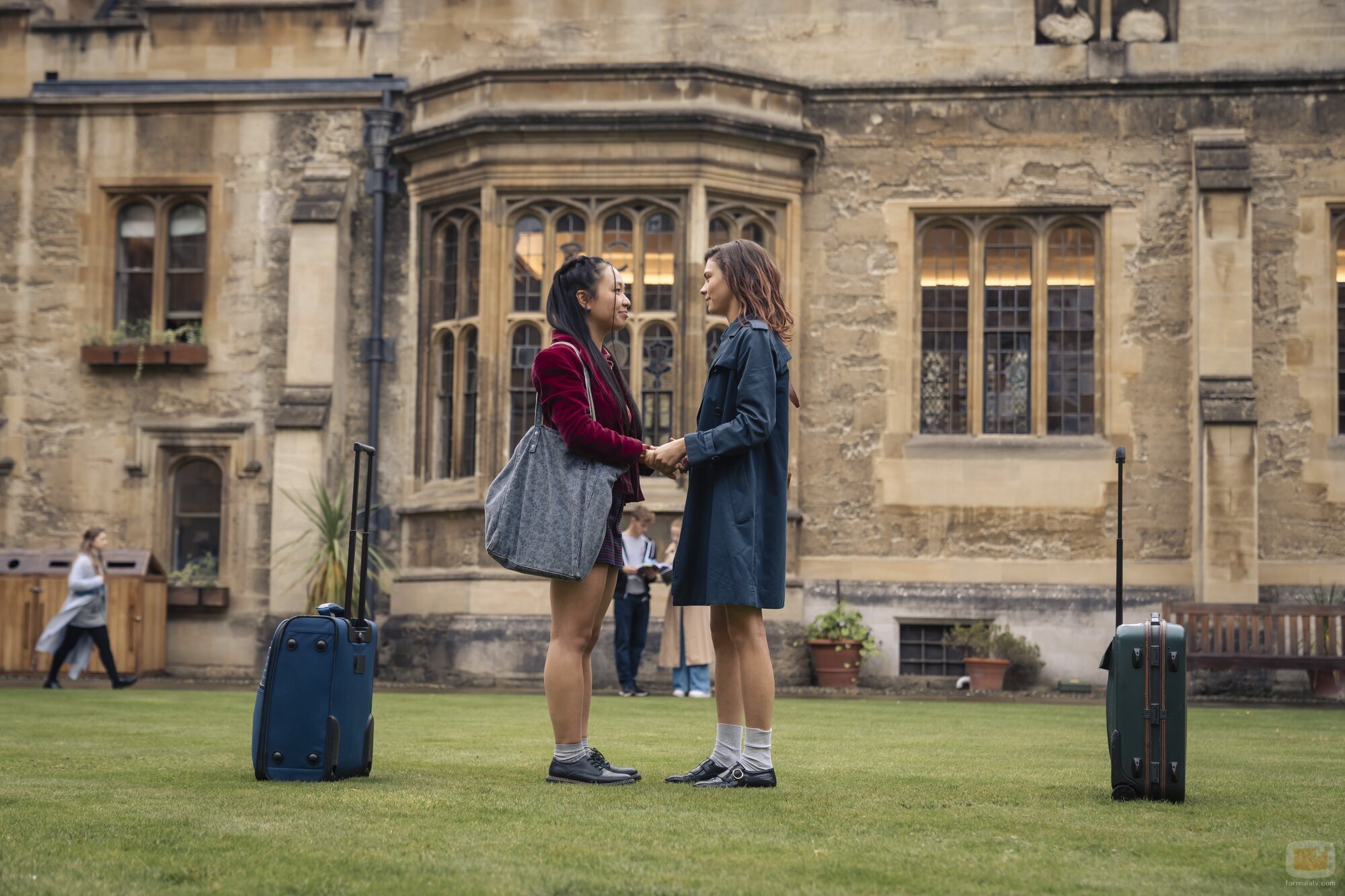 Harriet Herbig-Matten y Andrea Guo en el 1x06 de 'Maxton Hall: Un mundo entre nosotros'