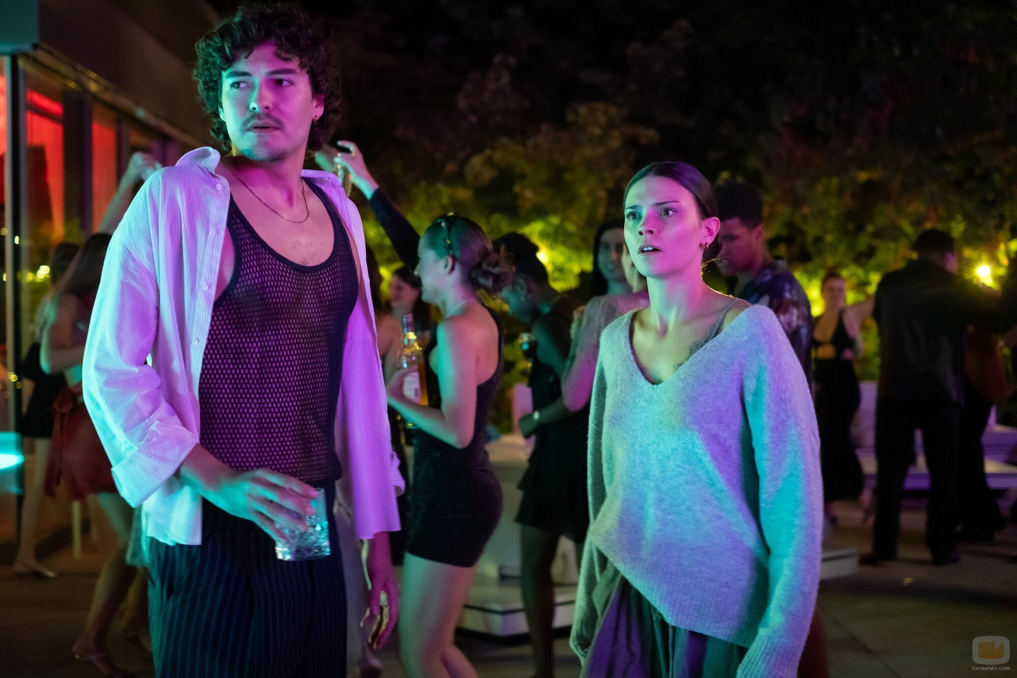 Harriet Herbig-Matten y Justus Riesner en 2x01 titulado 'Devastación' de 'Maxton Hall: Un mundo entre nosotros'