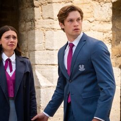 Damian Hardung y Harriet Herbig-Matten en la temporada 2 y el capítulo 01 de 'Maxton Hall: Un mundo entre nosotros'
