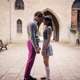 Harriet Herbig-Matten y Damian Hardung en el 2x02 de 'Maxton Hall - Die Welt zwischen uns'