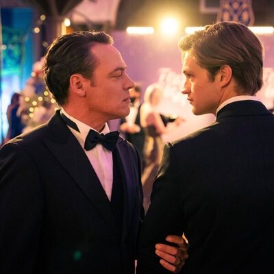 Damian Hardung y Fedja van Huêt en 2x03 'Emociones al máximo' de 'Maxton Hall: Un mundo entre nosotros'