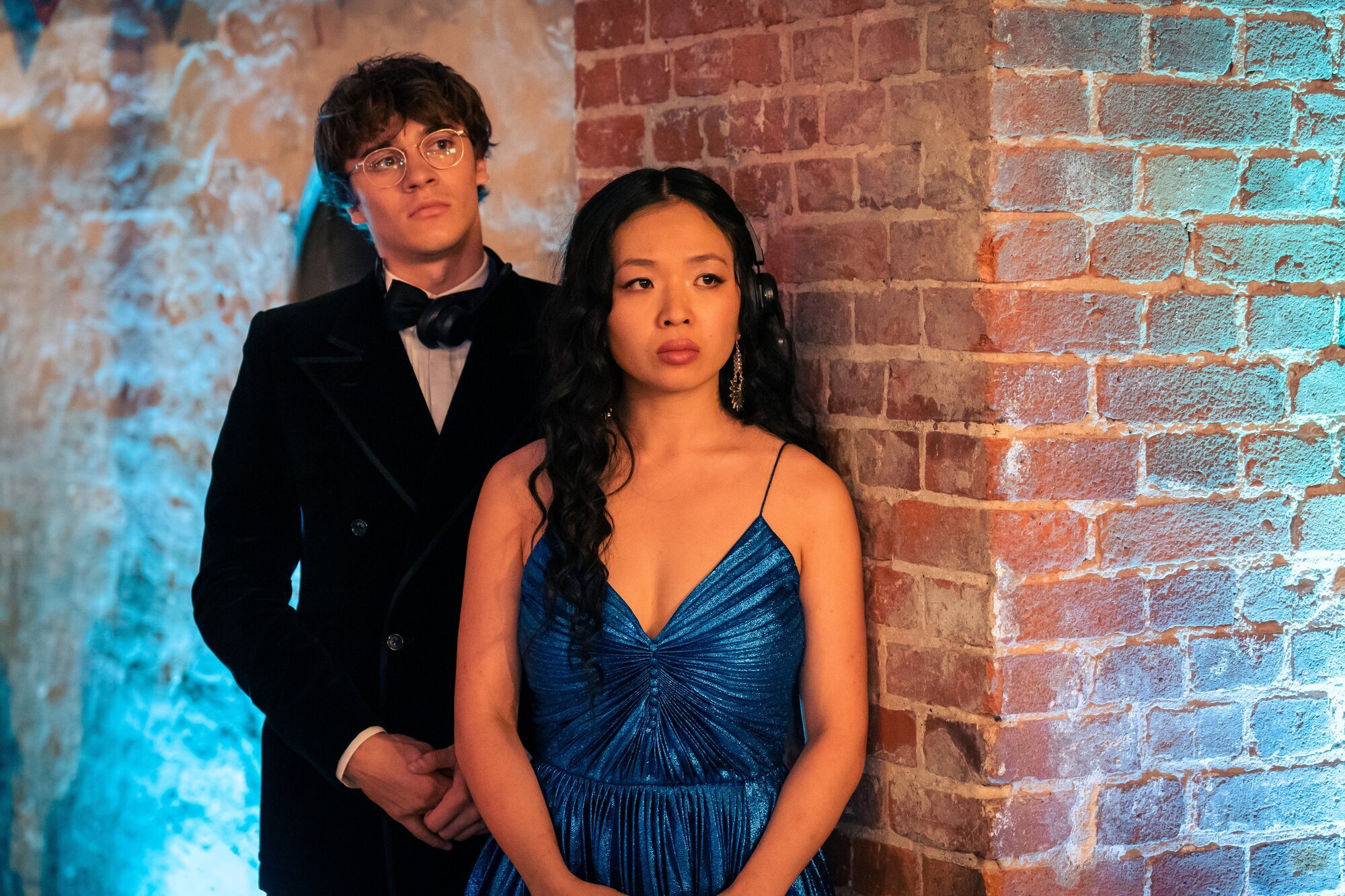 Andrea Guo y Frederic Balonier en el 2x03 de 'Maxton Hall - Die Welt zwischen uns'