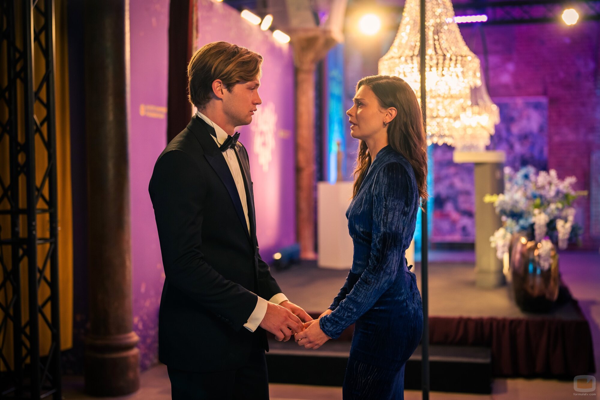Damian Hardung en el 2x03 de 'Maxton Hall - Die Welt zwischen uns'