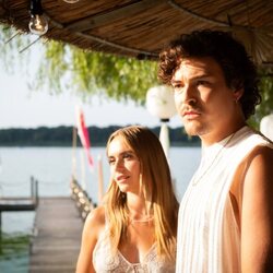 Justus Riesner y Eli Riccardi en el 2x04 de 'Maxton Hall: Un mundo entre nosotros'