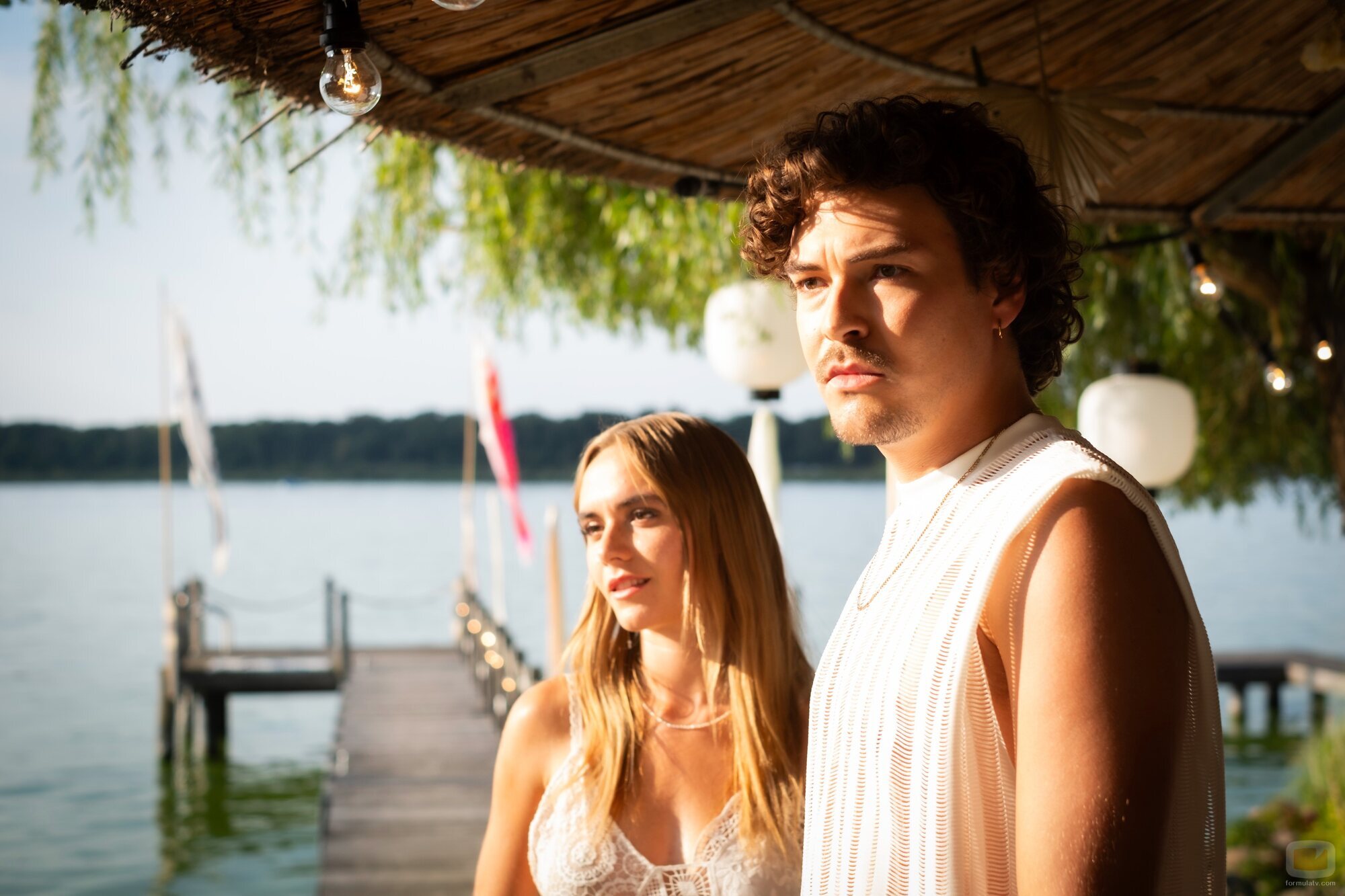 Justus Riesner y Eli Riccardi en el 2x04 de 'Maxton Hall: Un mundo entre nosotros'