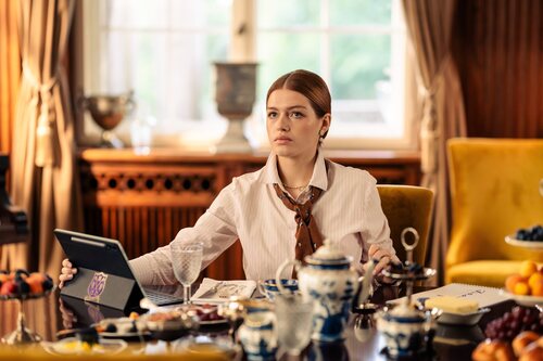 Sonja Weißer en 2x05 titulado 'Ligereza engañosa' de 'Maxton Hall: Un mundo entre nosotros'