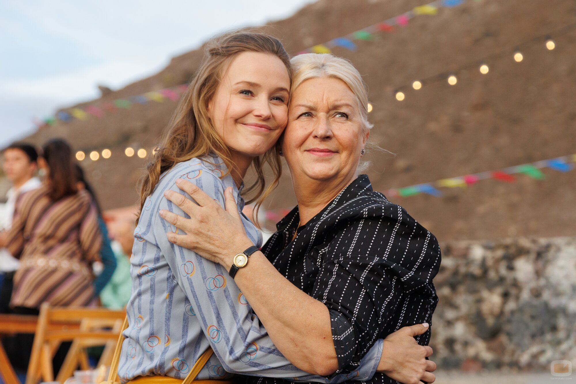 Amparo Fernández y Lucía Guerrero en 'Capítulo 1' de 'A la deriva'