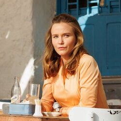 Lucía Guerrero en 1x01 'Capítulo 1' de 'A la deriva'