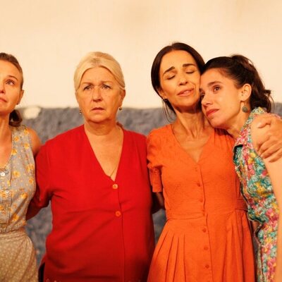 Foto de Temporada 1 y el capítulo 01 de 'A la deriva'