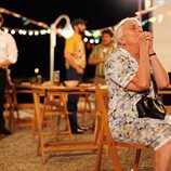 Lola Casamayor en la temporada 1 y el capítulo 01 de 'A la deriva'