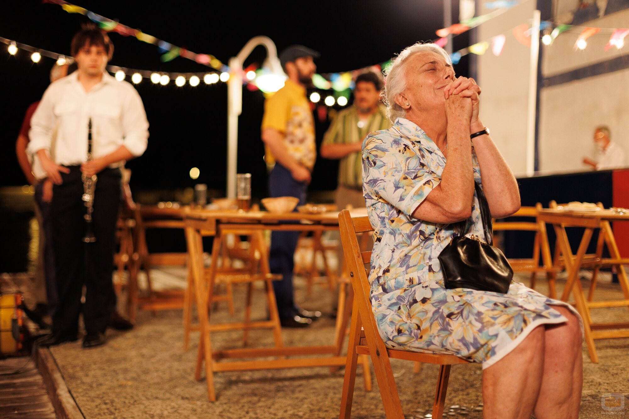 Lola Casamayor en la temporada 1 y el capítulo 01 de 'A la deriva'