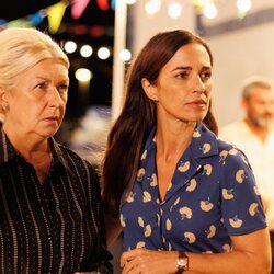 Paula Echevarría y Amparo Fernández en 'Capítulo 1' de 'A la deriva'