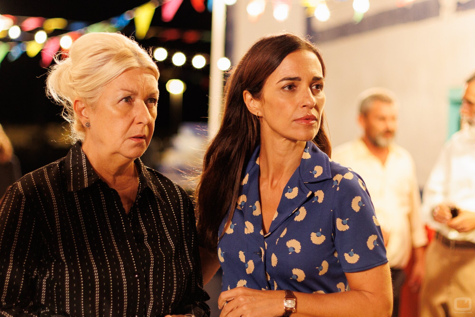 Paula Echevarría y Amparo Fernández en 'Capítulo 1' de 'A la deriva'