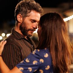 Fotograma de Michel Noher y Paula Echevarría en Capítulo 1 titulado 'Capítulo 1' de 'A la deriva'