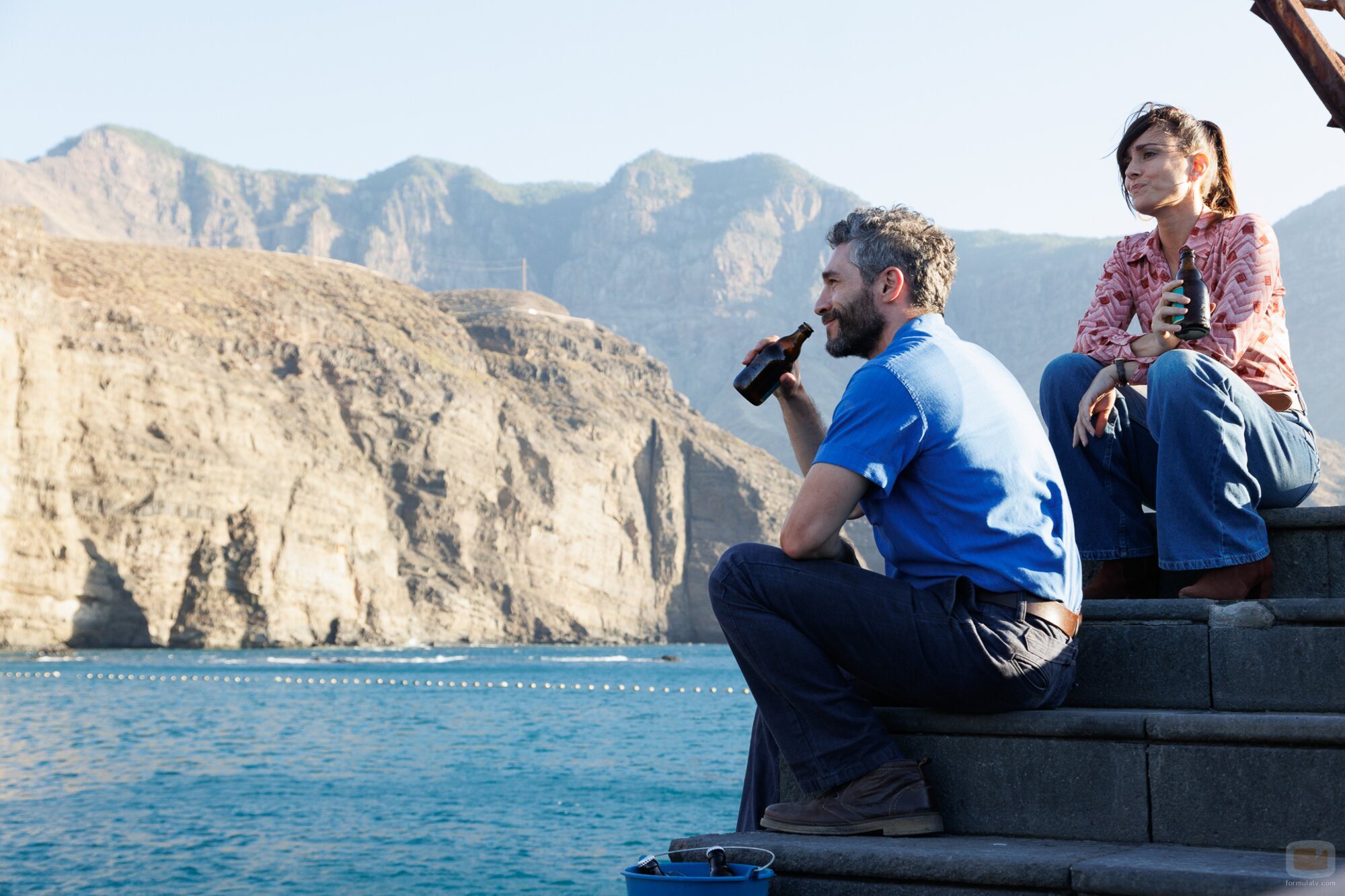 Silvia Alonso y Michel Noher en 1x02 'Capítulo 2' de 'A la deriva'