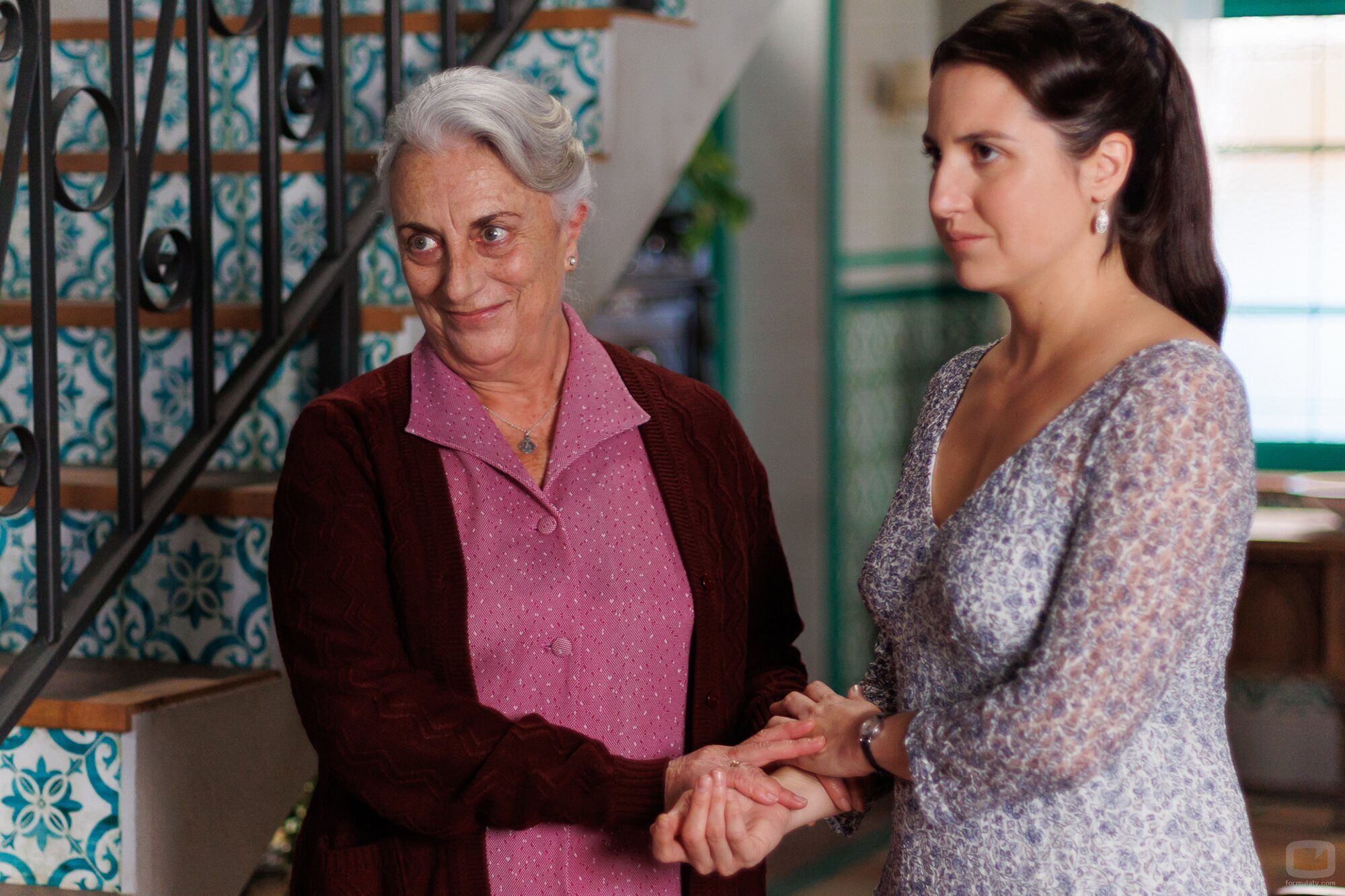 Camila Viyuela y Lola Casamayor en Capítulo 2 titulado 'Capítulo 2' de 'A la deriva'