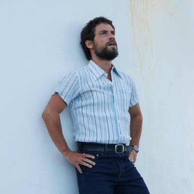 Albert Baró en 1x02 titulado 'Capítulo 2' de 'A la deriva'