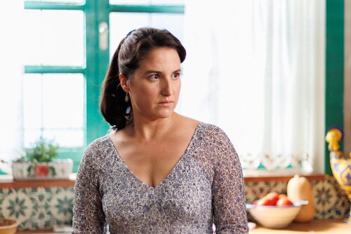 Camila Viyuela en 1x02 'Capítulo 2' de 'A la deriva'