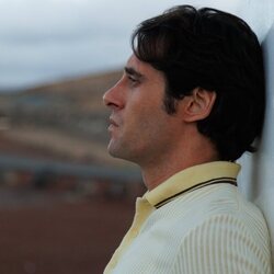 Plano de Llorenç González en 1x02 titulado 'Capítulo 2' de 'A la deriva'