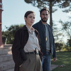 Silvia Abascal y Mauricio Morales en 'Un cadáver' de 'Reina Roja'
