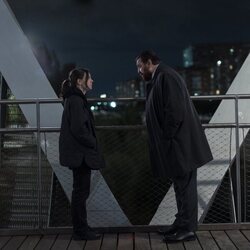 Hovik Keuchkerian y Victoria Luengo en la temporada 2 y el capítulo 01 de 'Reina Roja'