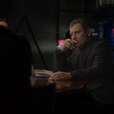 Àlex Brendemühl en Capítulo 2 titulado 'Un funeral' de 'Reina Roja'
