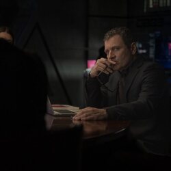 Àlex Brendemühl en Capítulo 2 titulado 'Un funeral' de 'Reina Roja'