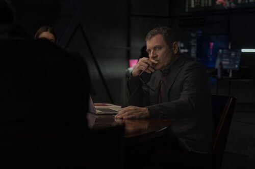Àlex Brendemühl en Capítulo 2 titulado 'Un funeral' de 'Reina Roja'
