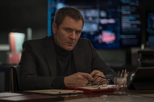 Àlex Brendemühl en 2x02 titulado 'Un funeral' de 'Reina Roja'