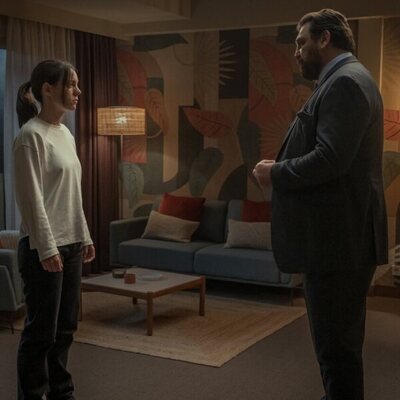 Victoria Luengo y Hovik Keuchkerian en la temporada 2 y el capítulo 02 de 'Reina Roja'