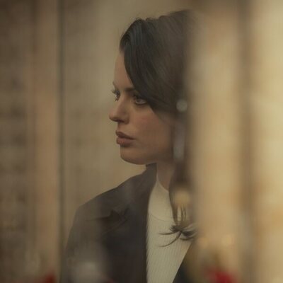 Adriana Torrebejano en el 2x01 de 'Reina Roja'