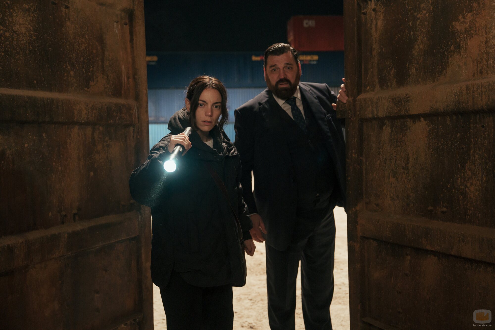 Hovik Keuchkerian y Victoria Luengo en Capítulo 3 titulado 'Un contenedor' de 'Reina Roja'