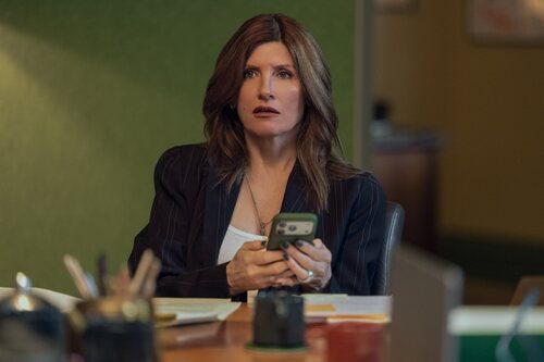 Sharon Horgan en 1x02 titulado 'Quemador de Carretas' de 'Youth'