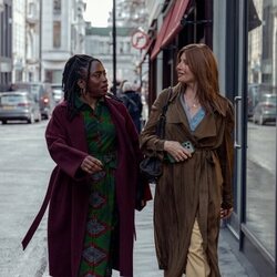 Sharon Horgan y Sharlene Whyte en Capítulo 2 titulado 'Quemador de Carretas' de 'Youth'